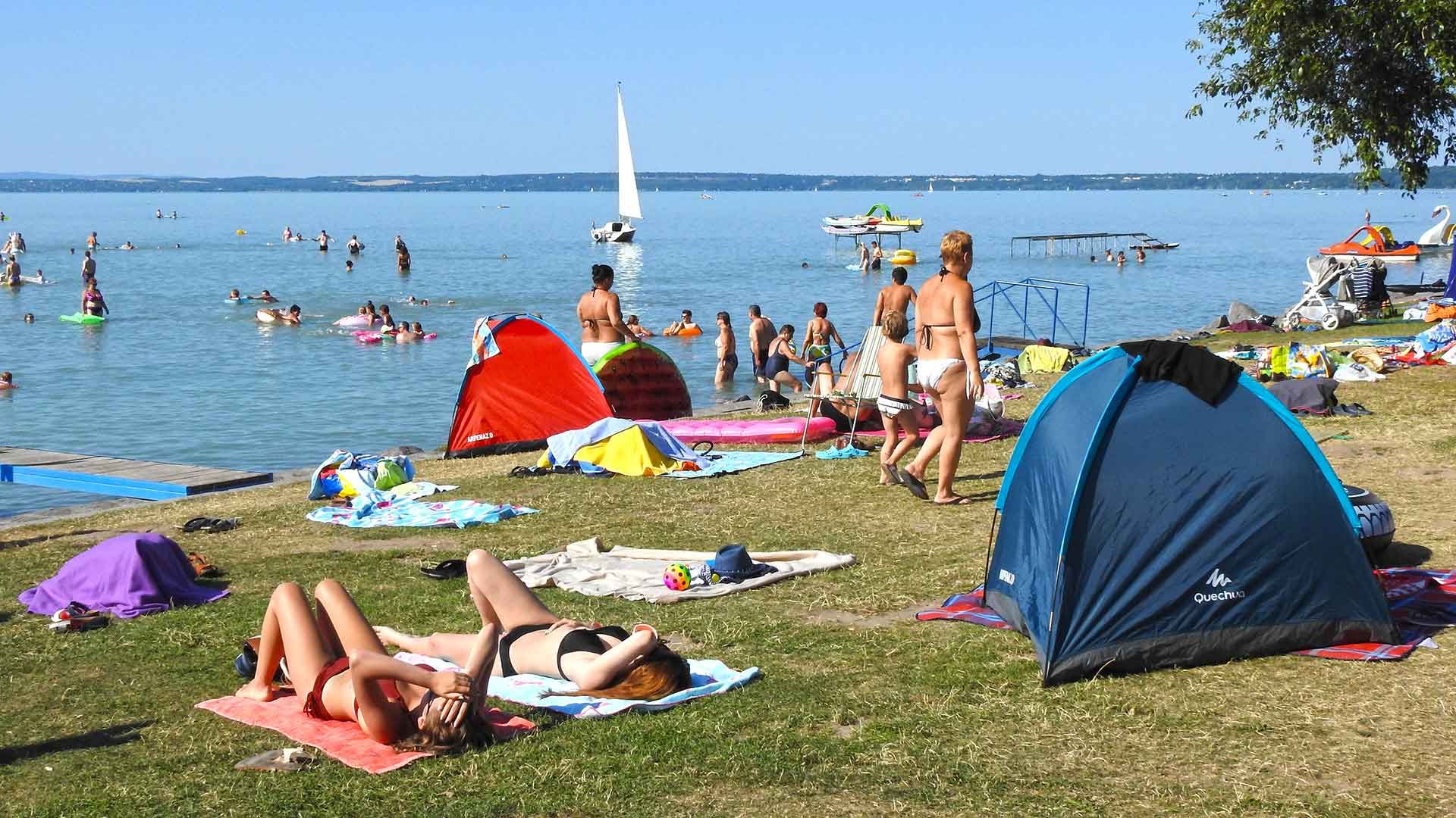 Hangulatos üdülőhelyen, kertes nyaralóban pihenhet